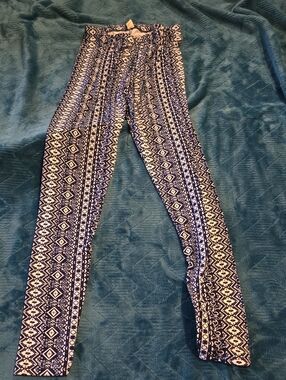 SWS Navy & White Geometric Print Leggings